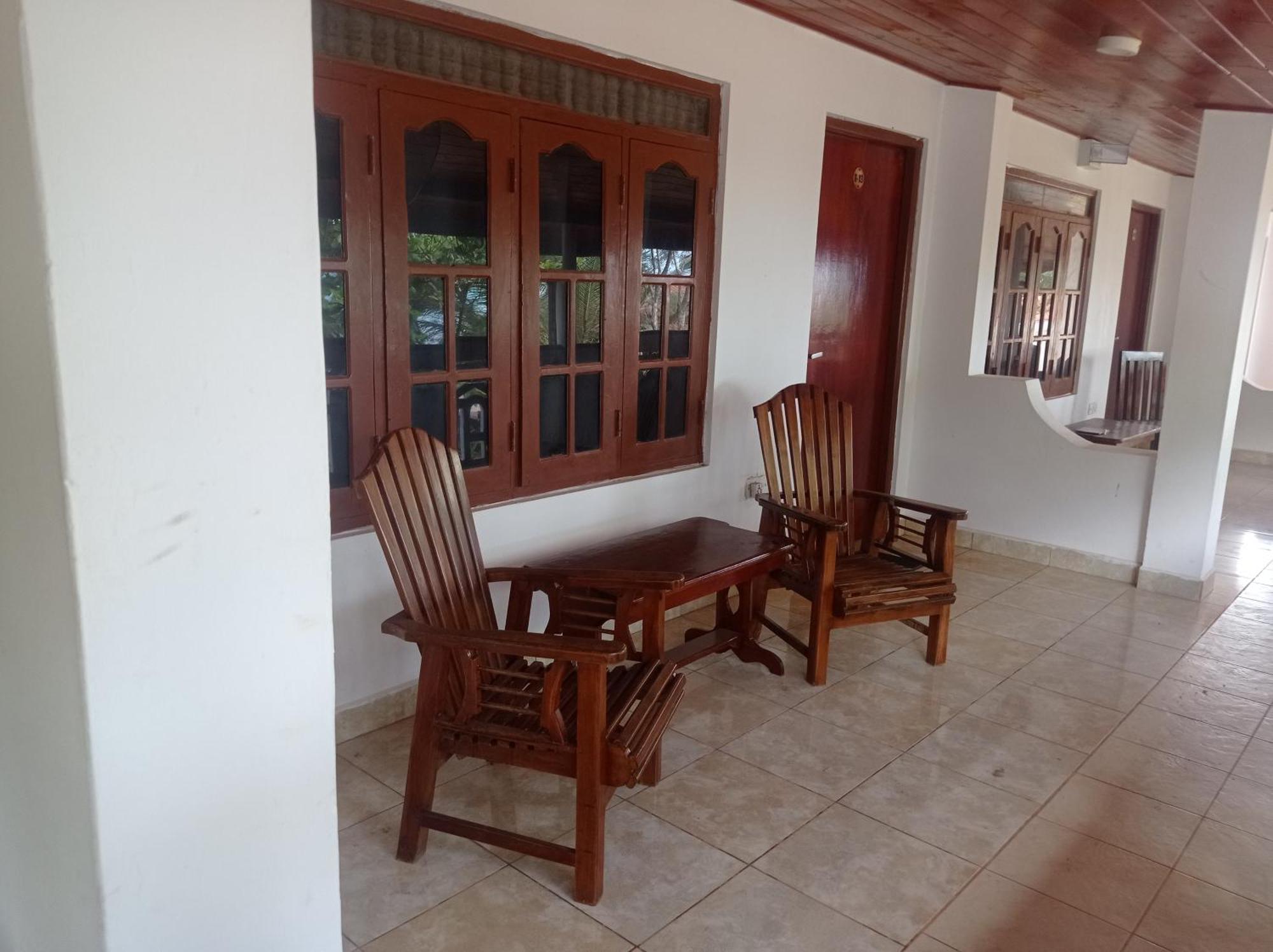 Silver Beach Hotel Trincomalee Eksteriør billede