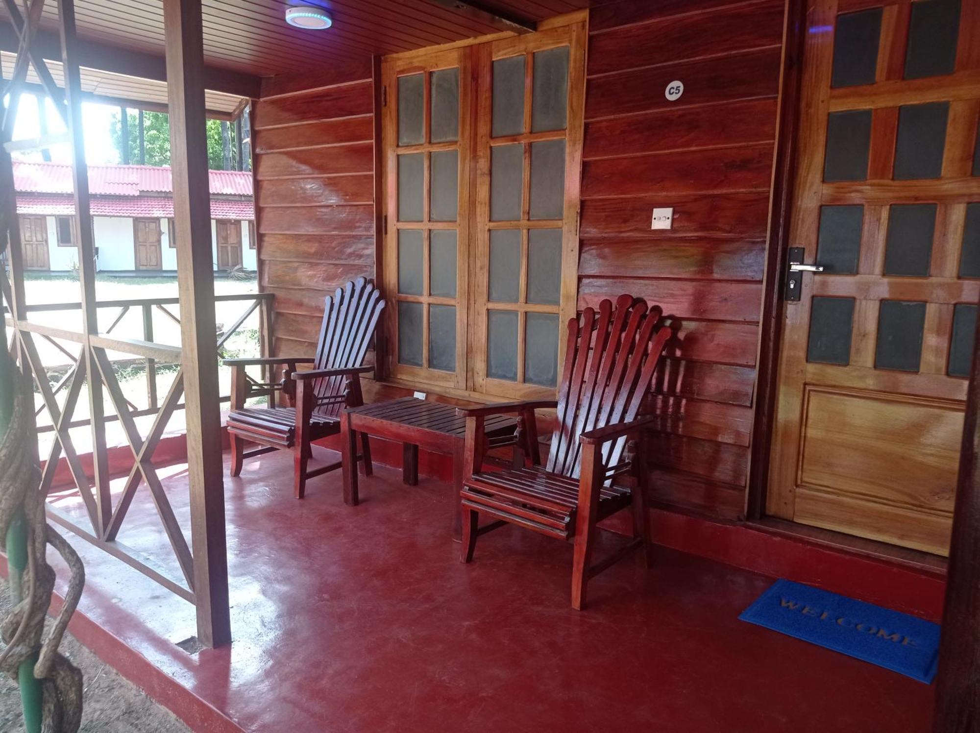 Silver Beach Hotel Trincomalee Eksteriør billede