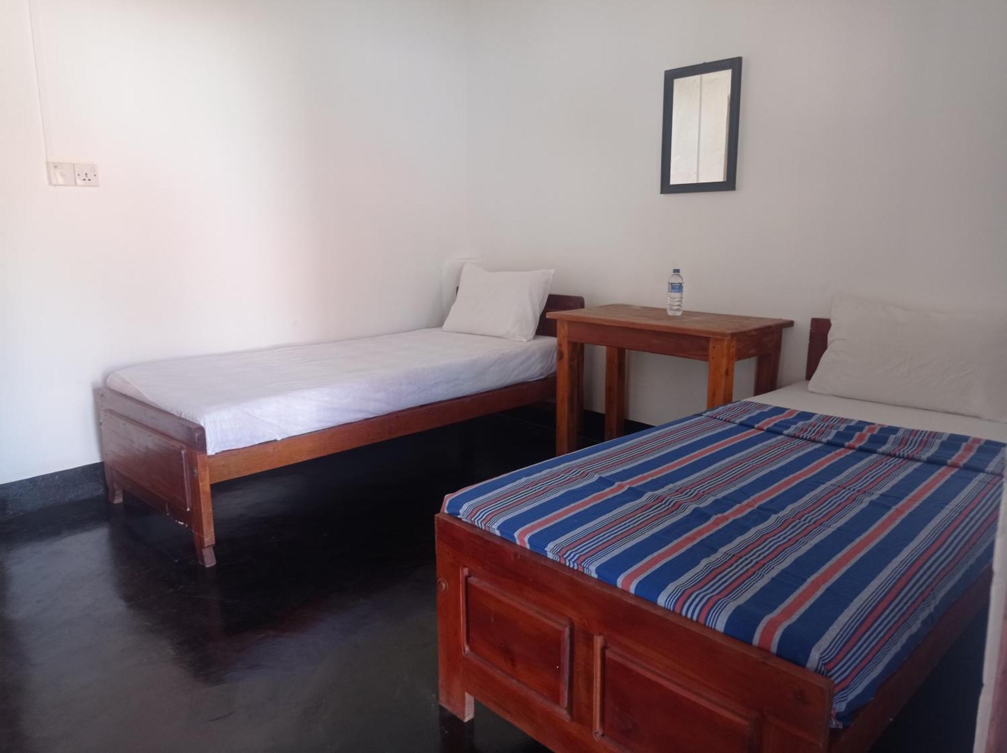 Silver Beach Hotel Trincomalee Eksteriør billede