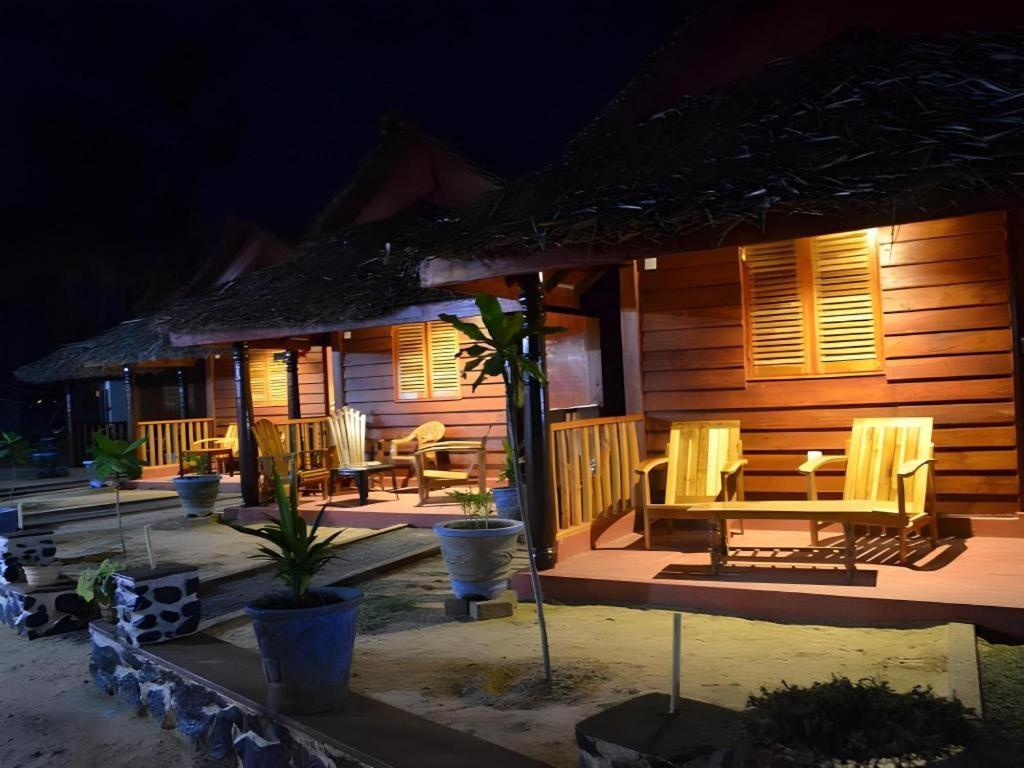 Silver Beach Hotel Trincomalee Eksteriør billede