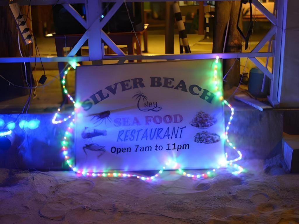 Silver Beach Hotel Trincomalee Eksteriør billede