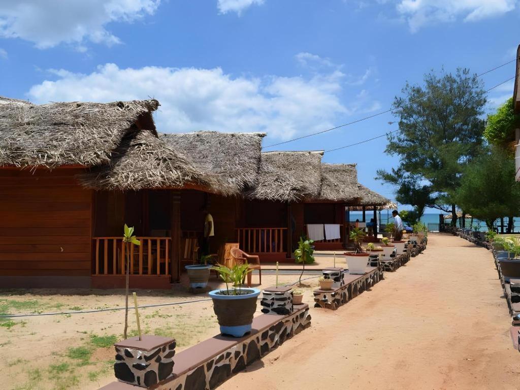Silver Beach Hotel Trincomalee Eksteriør billede