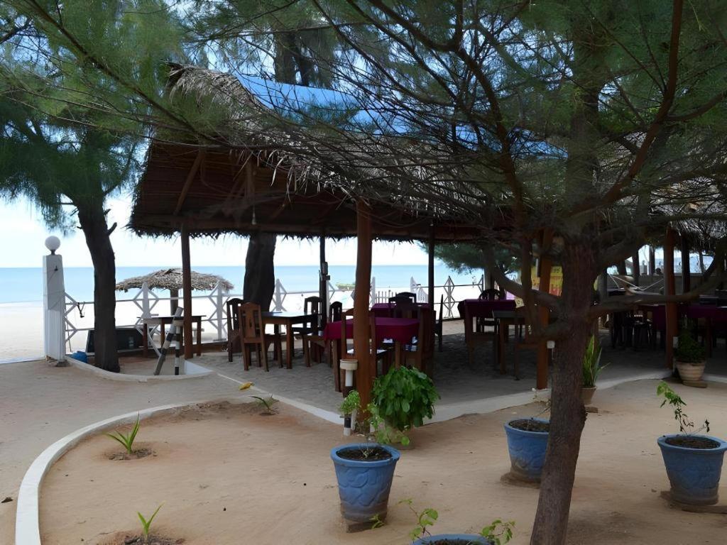 Silver Beach Hotel Trincomalee Eksteriør billede