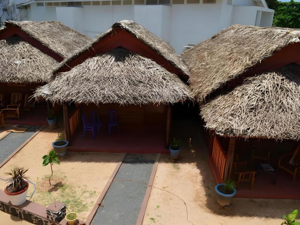 Silver Beach Hotel Trincomalee Eksteriør billede