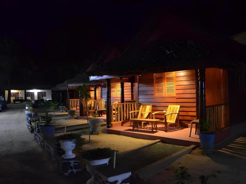 Silver Beach Hotel Trincomalee Eksteriør billede