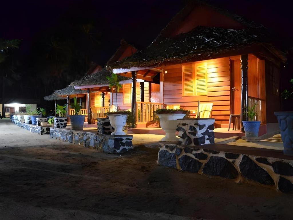 Silver Beach Hotel Trincomalee Eksteriør billede