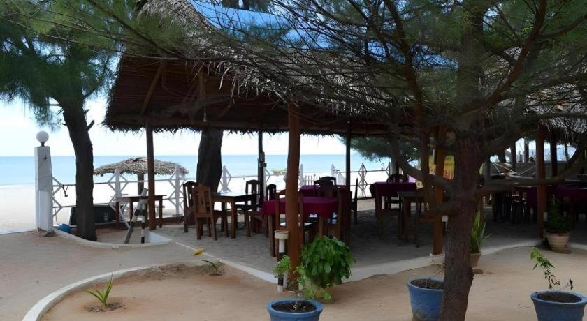 Silver Beach Hotel Trincomalee Eksteriør billede