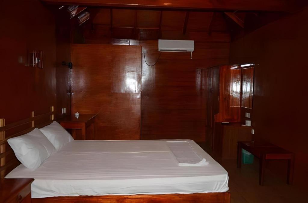 Silver Beach Hotel Trincomalee Eksteriør billede