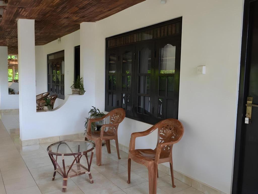 Silver Beach Hotel Trincomalee Eksteriør billede