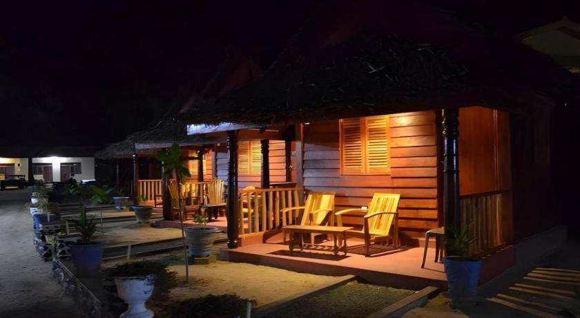 Silver Beach Hotel Trincomalee Eksteriør billede