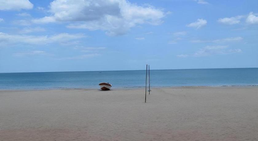 Silver Beach Hotel Trincomalee Eksteriør billede