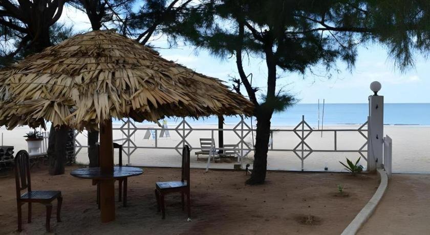 Silver Beach Hotel Trincomalee Eksteriør billede